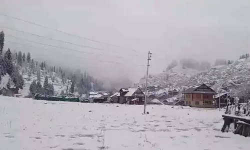Kashmir में न्यूनतम तापमान बढ़ने से ठंड से थोड़ी राहत