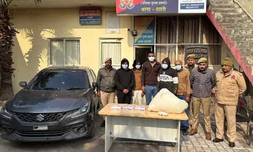 पुलिस का बड़ा एक्शन: 5 बदमाशों को किया गिरफ्तार, 20 किलो गांजा, लूट के रुपए और कार बरामद पुलिस का बड़ा एक्शन: 5 बदमाशों को किया गिरफ्तार, 20 किलो गांजा, लूट के रुपए और कार बरामद