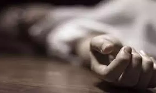 Auraiya: शिक्षक ने ट्रेन के आगे कूद कर दी जान , परिजनों में मचा कोहराम Auraiya: शिक्षक ने ट्रेन के आगे कूद कर दी जान , परिजनों में मचा कोहराम