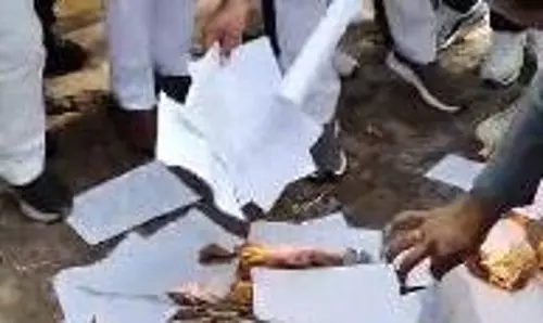 NCR Noida: भाकियू ने कृषि कानून की जलाई प्रतियां