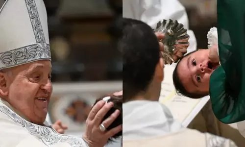 Pope Francis ने सिस्टिन चैपल में वार्षिक समारोह में 21 बच्चों को बपतिस्मा दिया