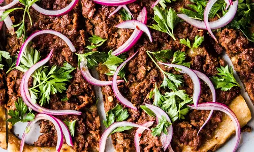 मसालेदार मेमने पिज्जा रेसिपी मसालेदार मेमने पिज्जा रेसिपी