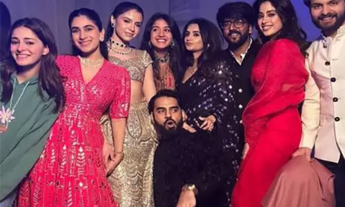 Ananya Panday ने जान्हवी कपूर और शिखर पहारिया के साथ दोस्त की शादी की तस्वीरें शेयर कीं