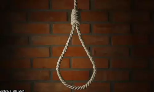Bhubaneswar: 12वीं की छात्रा ने की आत्महत्या, हॉस्टल के कमरे में लटकी मिली लाश Bhubaneswar: 12वीं की छात्रा ने की आत्महत्या, हॉस्टल के कमरे में लटकी मिली लाश