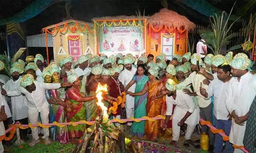 Telangana जागृति ने केबीआर पार्क में भोगी समारोह का आयोजन किया Telangana जागृति ने केबीआर पार्क में भोगी समारोह का आयोजन किया