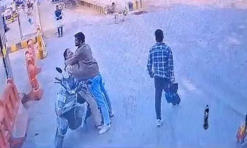 रोमांस सरेआम, प्रेमी जोड़े की हो सकती है गिरफ्तारी