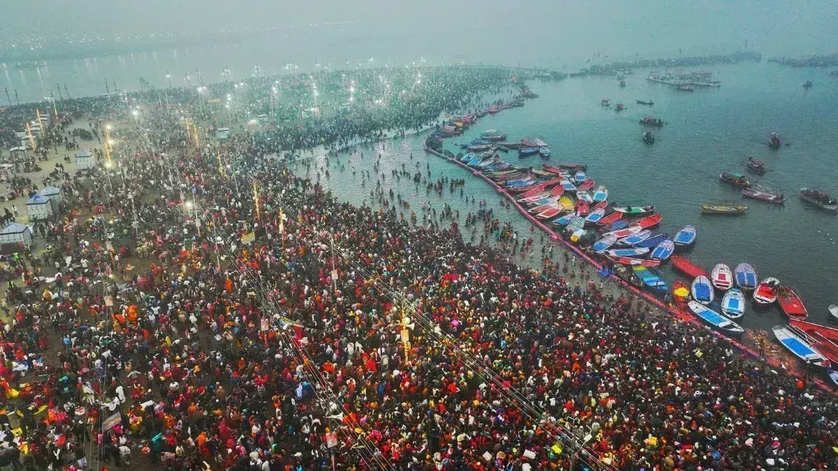 Prayagraj: महाकुंभ मेले की पहले दिन ही तस्वीरें सोशल मीडिया में छाई Prayagraj: महाकुंभ मेले की पहले दिन ही तस्वीरें सोशल मीडिया में छाई