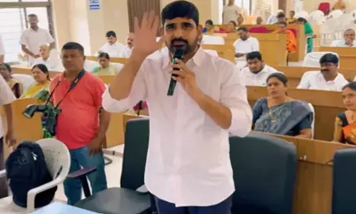 हुजूराबाद BRS MLA पाडी कौशिक रेड्डी के खिलाफ पुलिस ने तीन मामले दर्ज किए