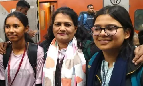 छत्तीसगढ़ की दो छात्राएं पीएम मोदी से सीधे संवाद करने दिल्ली रवाना हुई छत्तीसगढ़ की दो छात्राएं पीएम मोदी से सीधे संवाद करने दिल्ली रवाना हुई