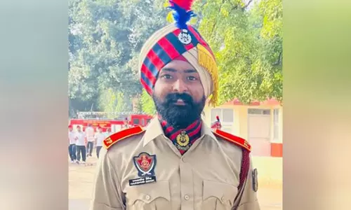 मृतक कांस्टेबल के परिजनों को दिया सहायता, पंजाब के पुलिस महानिदेशक ने CM Mann का आभार व्यक्त किया मृतक कांस्टेबल के परिजनों को दिया सहायता, पंजाब के पुलिस महानिदेशक ने CM Mann का आभार व्यक्त किया
