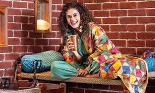 Taapsee Pannu ने गांधारी के सेट पर लोहड़ी मनाई