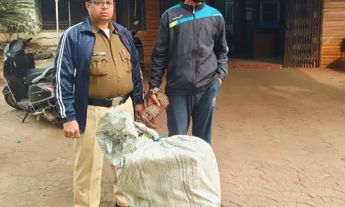 उड़ीसा से गांजा लेकर वाराणसी के लिए निकला तस्कर रायपुर में पकड़ाया