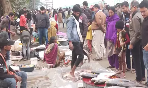 Assam में सर्द सर्दियों के बीच माघ बिहू को उत्सवी अंदाज में मनाने की तैयारी Assam में सर्द सर्दियों के बीच माघ बिहू को उत्सवी अंदाज में मनाने की तैयारी