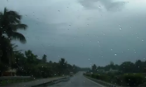 Bengaluru में हल्की बारिश की संभावना, आसमान में बादल छाए रहने का अनुमान Bengaluru में हल्की बारिश की संभावना, आसमान में बादल छाए रहने का अनुमान