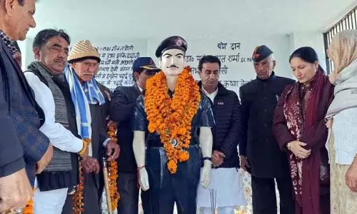 Jammu: जसरोटिया ने शहीद राइफलमैन मंगल सिंह को श्रद्धांजलि दी