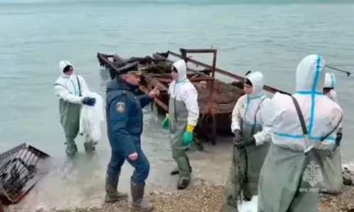 Kerch Strait में तेल रिसाव जारी रहने के कारण रूस ने आपातकालीन टास्क फोर्स का गठन किया Kerch Strait में तेल रिसाव जारी रहने के कारण रूस ने आपातकालीन टास्क फोर्स का गठन किया