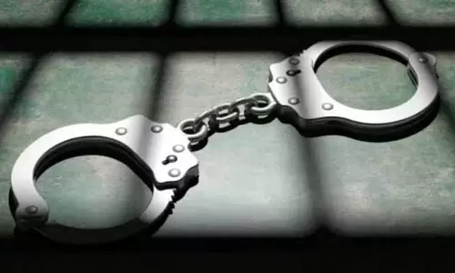 Mathura में अलग-अलग मुठभेड़ों में 4 लुटेरे गिरफ्तार Mathura में अलग-अलग मुठभेड़ों में 4 लुटेरे गिरफ्तार