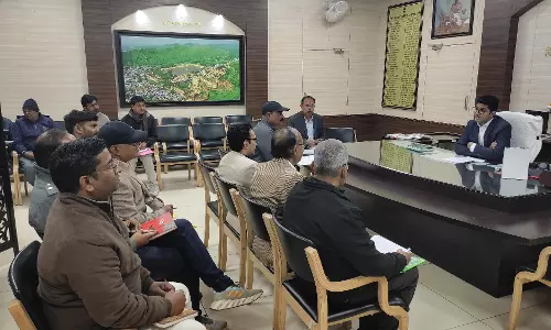 Bundi: समर्थन मूल्य पर गेहूं खरीद व्यवस्थाओं की जिला कलेक्टर ने की समीक्षा