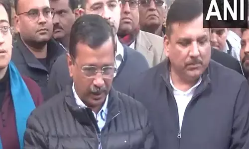 दिल्ली चुनाव: Arvind Kejriwal ने चुनाव आयोग का दौरा किया