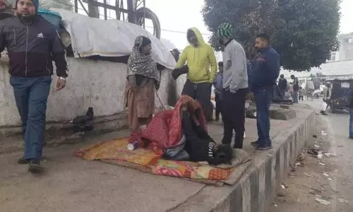 Amritsar: ठंड बढ़ने के कारण नगर निगम ने बेघर लोगों को रात्रि आश्रय में स्थानांतरित किया Amritsar: ठंड बढ़ने के कारण नगर निगम ने बेघर लोगों को रात्रि आश्रय में स्थानांतरित किया