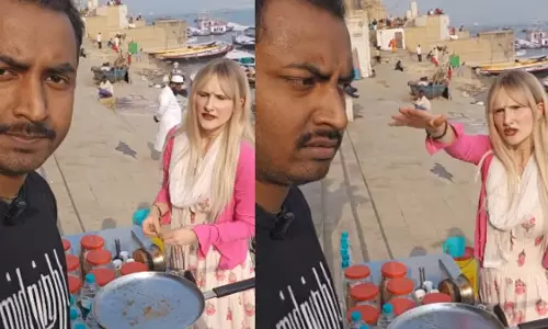 चाय विक्रेता ने फूड व्लॉगर को चाय देने से किया इनकार, वायरल हुआ ये VIDEO... चाय विक्रेता ने फूड व्लॉगर को चाय देने से किया इनकार, वायरल हुआ ये VIDEO...