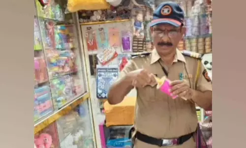 कल्याण-डोंबिवली: नायलॉन मांजा बेचने वाले छह दुकानदारों के खिलाफ कार्रवाई कल्याण-डोंबिवली: नायलॉन मांजा बेचने वाले छह दुकानदारों के खिलाफ कार्रवाई