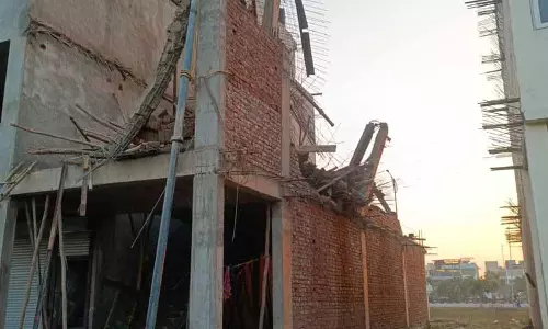 Mohali में निर्माणाधीन तीन मंजिला इमारत का लिंटल गिरने से दो लोग घायल Mohali में निर्माणाधीन तीन मंजिला इमारत का लिंटल गिरने से दो लोग घायल