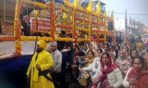 सिखों द्वारा अखनूर शहर में Nagar Kirtan निकाला गया
