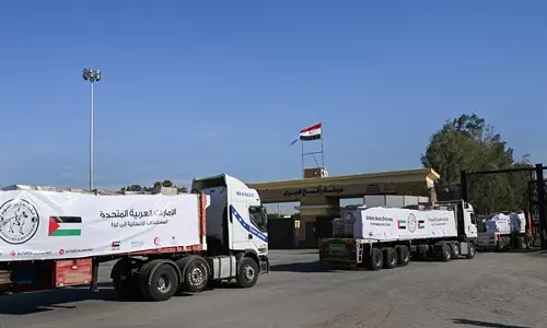 राहत और चिकित्सा सहायता से लदे तीन अमीराती काफिले एक सप्ताह में Gaza पहुंचे