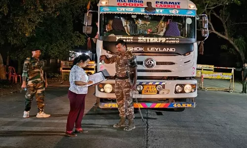 Ramgarh:ओवरलोडिंग को लेकर डीटीओ ने चलाया वाहन जांच अभियान Ramgarh:ओवरलोडिंग को लेकर डीटीओ ने चलाया वाहन जांच अभियान