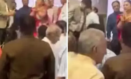 नशे में धुत्त दूल्हे ने मचाया हंगामा, दुल्हन की माँ ने रद्द कर दी शादी, देखें VIDEO... नशे में धुत्त दूल्हे ने मचाया हंगामा, दुल्हन की माँ ने रद्द कर दी शादी, देखें VIDEO...