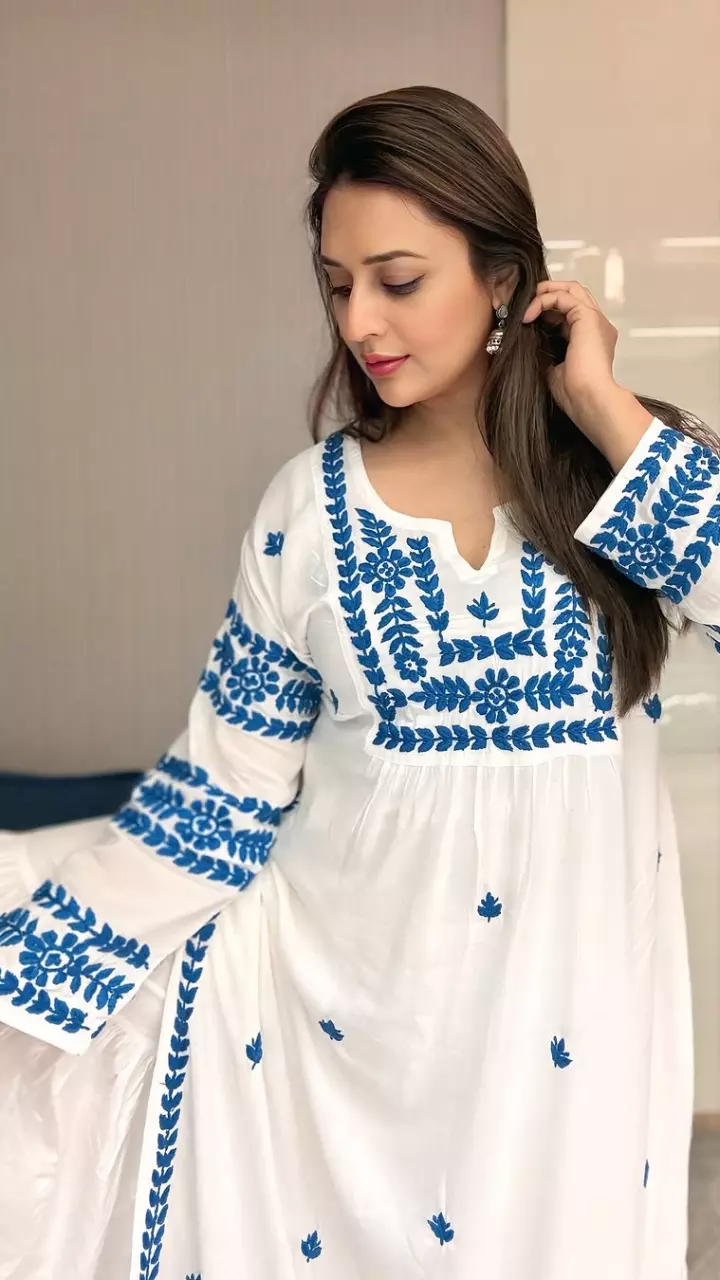 दिव्यांका त्रिपाठी नजर आई हॉट