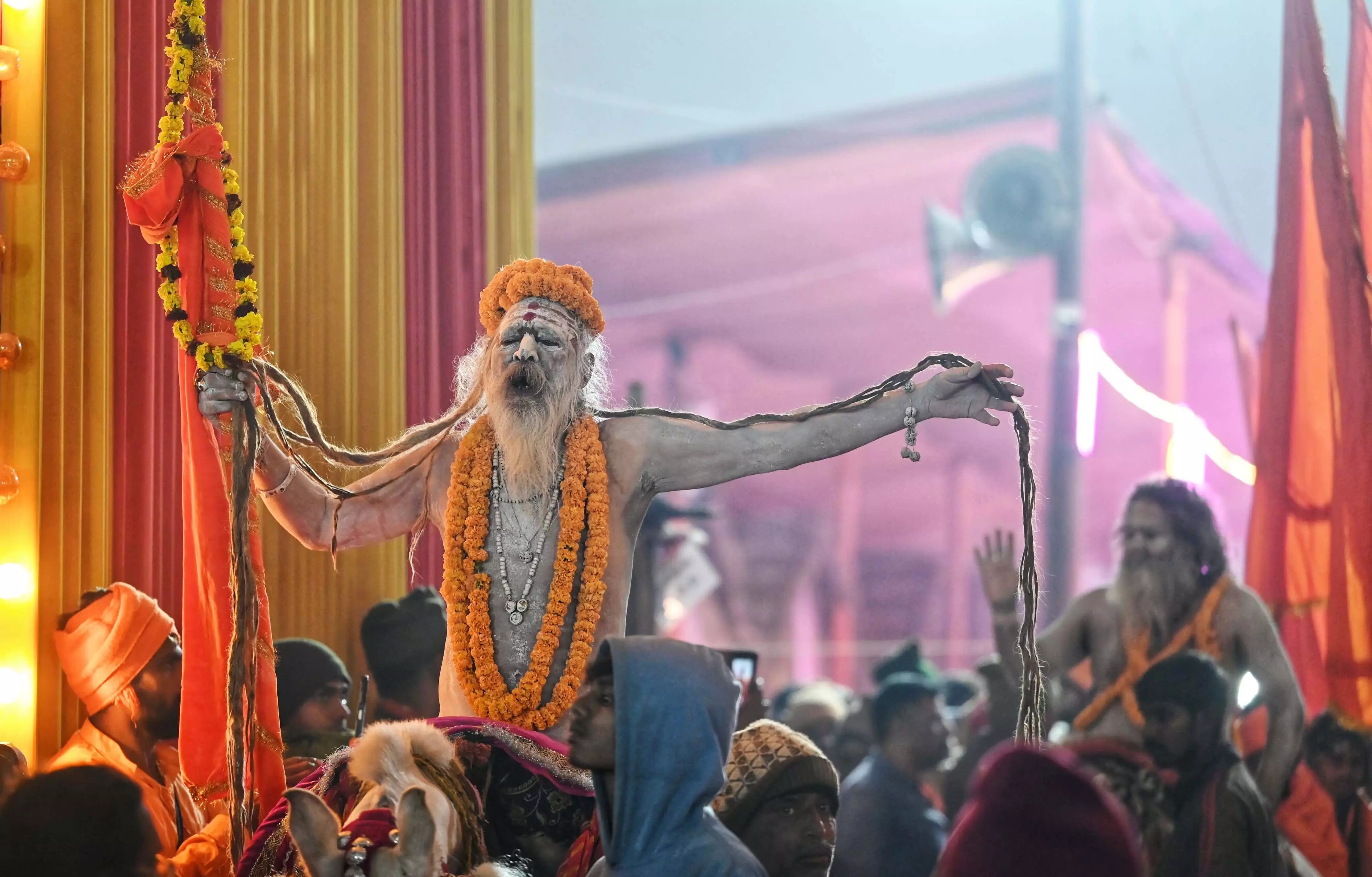 Maha Kumbh 2025: साधु-संतों, नागा साधुओं ने मकर संक्रांति पर संगम में अमृत स्नान किया