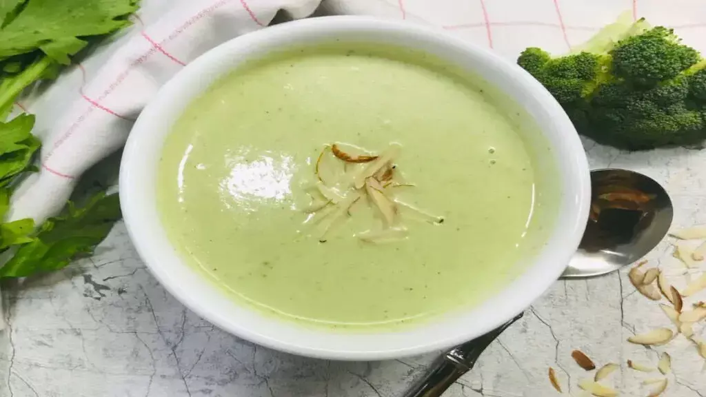 Broccoli Almond Soup: इस रेसिपी से बच्चों के लिए बनाएं हेल्दी ब्रोकली बादाम सूप