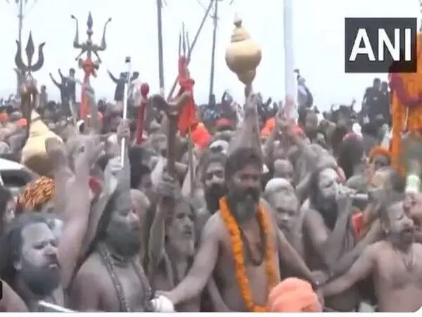 Maha Kumbh 2025: नागा साधु पहले अमृत स्नान के लिए संगम की ओर बढ़े