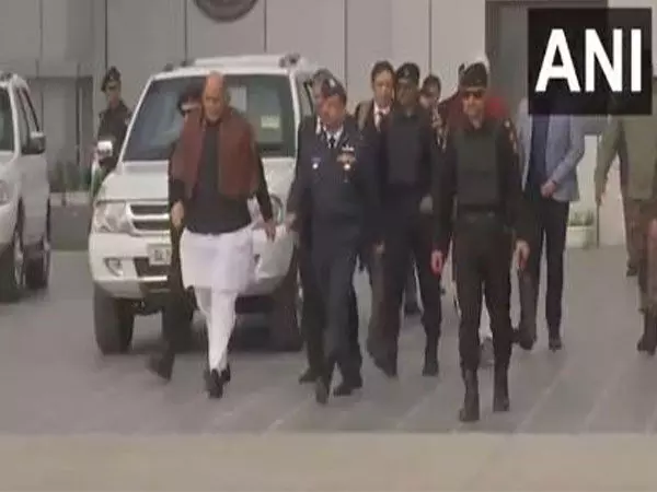 Rajnath Singh वेटरन्स डे मनाने के लिए जम्मू-कश्मीर के अखनूर के लिए रवाना हुए