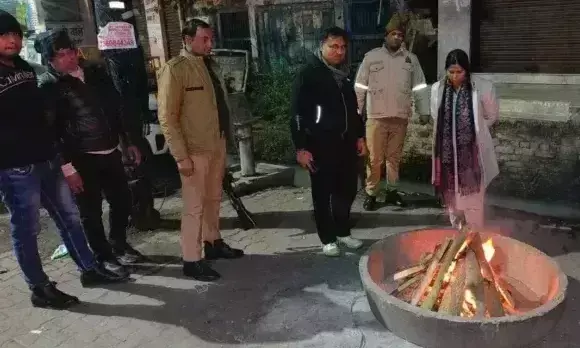 Muzaffarnagar: एसडीएम मोनालिसा ने देर रात किया अलाव का निरीक्षण