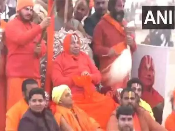 Maha Kumbh: जगद्गुरु स्वामी रामभद्राचार्य अमृत स्नान के लिए त्रिवेणी संगम पहुंचे