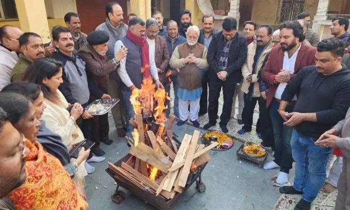 Lohri में पारंपरिक उत्साह के साथ मनाई गई लोहड़ी