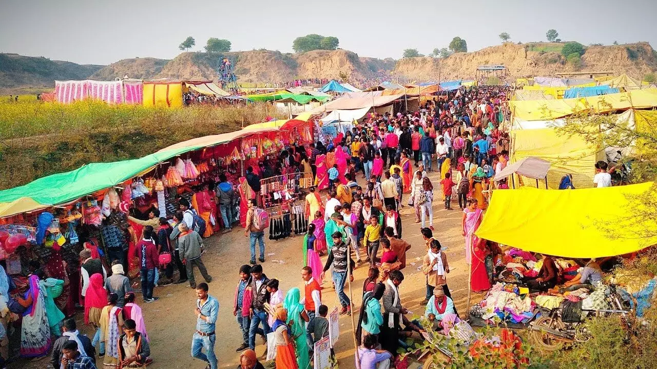 Palamu: मकर संक्रांति पर शिव संपतधाम मंदिर में लगा मेला