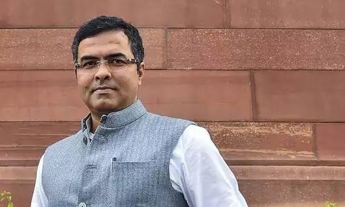बीजेपी प्रत्याशी प्रवेश वर्मा की मुश्किलें बढ़ी, जांच के निर्देश बीजेपी प्रत्याशी प्रवेश वर्मा की मुश्किलें बढ़ी, जांच के निर्देश
