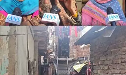 गीता कॉलोनी : पीने का पानी खरीदते हैं झुग्गीवासी, केजरीवाल सरकार में नहीं पहुंचा लोगों तक पानी गीता कॉलोनी : पीने का पानी खरीदते हैं झुग्गीवासी, केजरीवाल सरकार में नहीं पहुंचा लोगों तक पानी