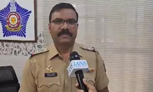 मुंबई पुलिस ने नकली नोट बनाने वाले गिरोह का किया भंडाफोड़, चार आरोपी गिरफ्तार मुंबई पुलिस ने नकली नोट बनाने वाले गिरोह का किया भंडाफोड़, चार आरोपी गिरफ्तार