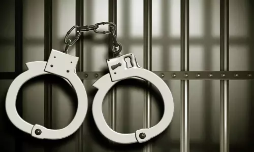 Mizoram: विदेशी मुद्रा की तस्करी के आरोप में 2 म्यांमारी गिरफ्तार Mizoram: विदेशी मुद्रा की तस्करी के आरोप में 2 म्यांमारी गिरफ्तार