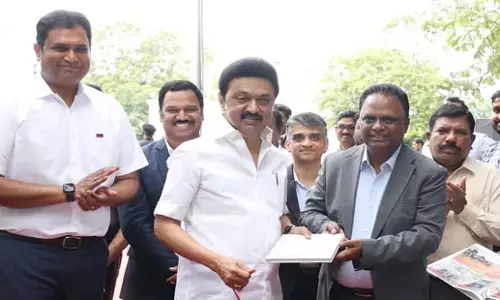 Tamil Nadu: सीएम स्टालिन ने इलेक्ट्रिक एसयूवी के टेस्ट ड्राइव को हरी झंडी दिखाई Tamil Nadu: सीएम स्टालिन ने इलेक्ट्रिक एसयूवी के टेस्ट ड्राइव को हरी झंडी दिखाई