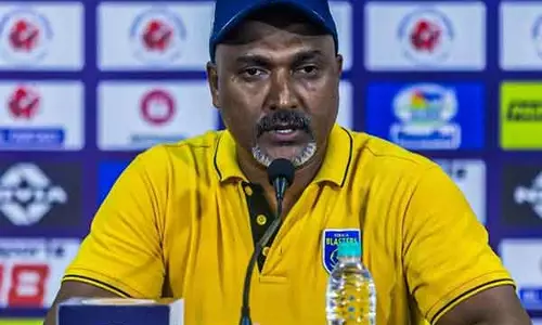 केरल ब्लास्टर्स के अंतरिम कोच टी.जी. पुरुषोत्तमन Odisha FC पर नाटकीय जीत के बाद उत्साहित केरल ब्लास्टर्स के अंतरिम कोच टी.जी. पुरुषोत्तमन Odisha FC पर नाटकीय जीत के बाद उत्साहित