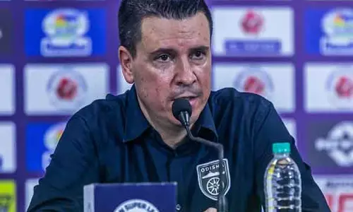 Odisha FC के कोच सर्जियो लोबेरा ने केरला ब्लास्टर्स से करीबी हार के बावजूद टीम के जुझारूपन की सराहना की Odisha FC के कोच सर्जियो लोबेरा ने केरला ब्लास्टर्स से करीबी हार के बावजूद टीम के जुझारूपन की सराहना की