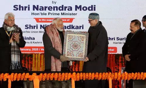Jammu: प्रधानमंत्री-मुख्यमंत्री ने गर्मजोशी से किया अभिवादन