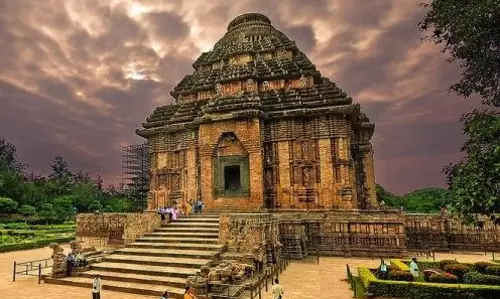 Orissa HC : कोणार्क सूर्य मंदिर में फोटोग्राफरों और गाइडों के लिए एएसआई लाइसेंस अनिवार्य