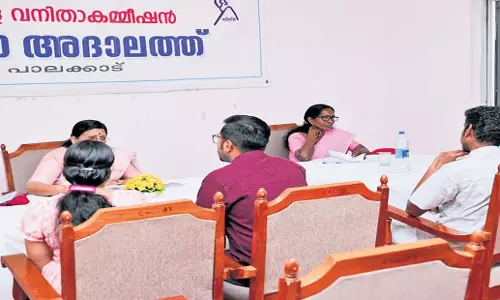 Kerala: केरल महिला आयोग की अदालत ने चार बेटों को तीन दिन का अल्टीमेटम दिया Kerala: केरल महिला आयोग की अदालत ने चार बेटों को तीन दिन का अल्टीमेटम दिया